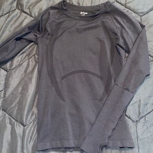 Ptula seamless long sleeve athletic shirt